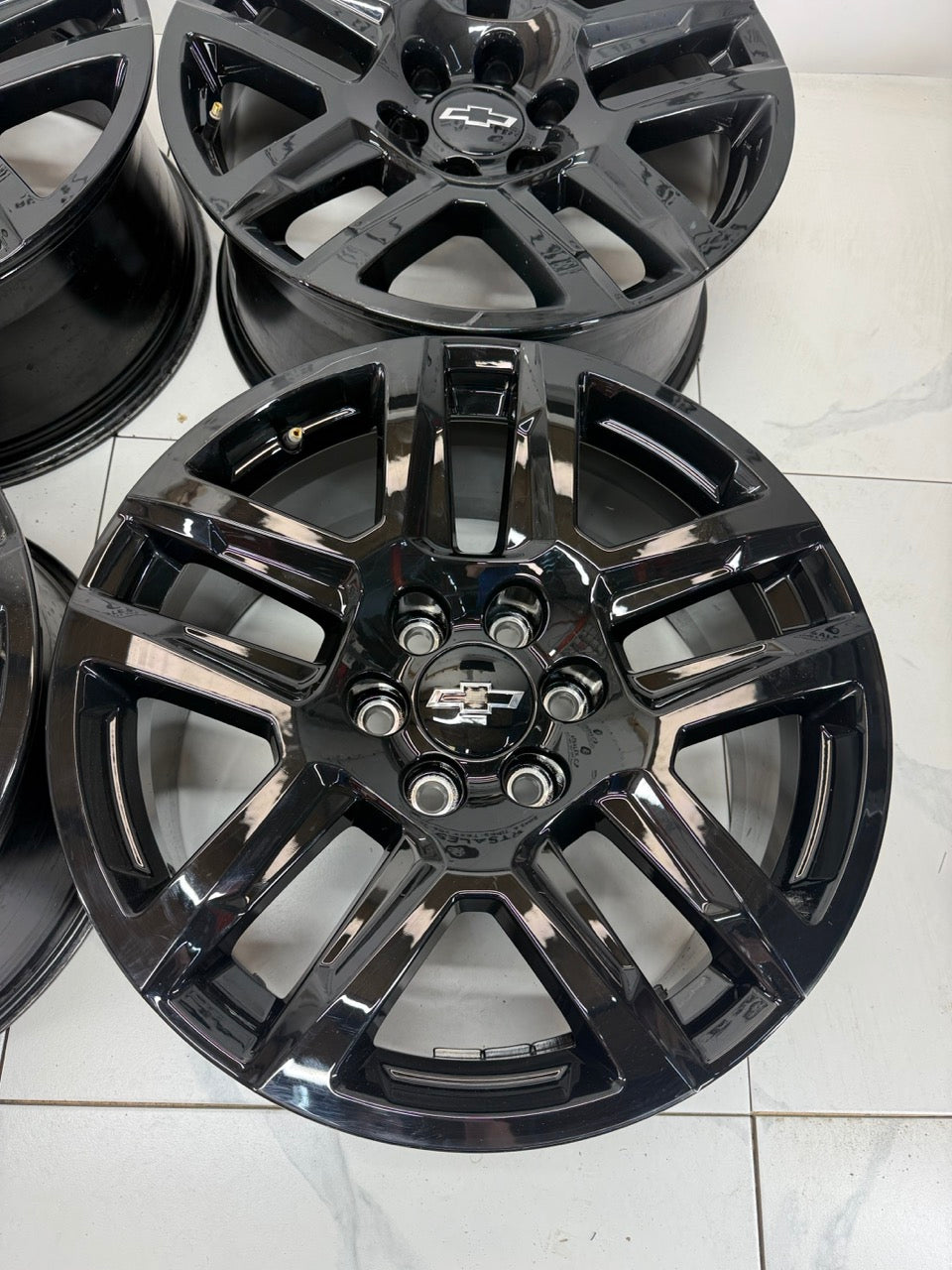 20x9 Chevy OEM Rims 6x139.7 (Ligh use) GMC Cadillac