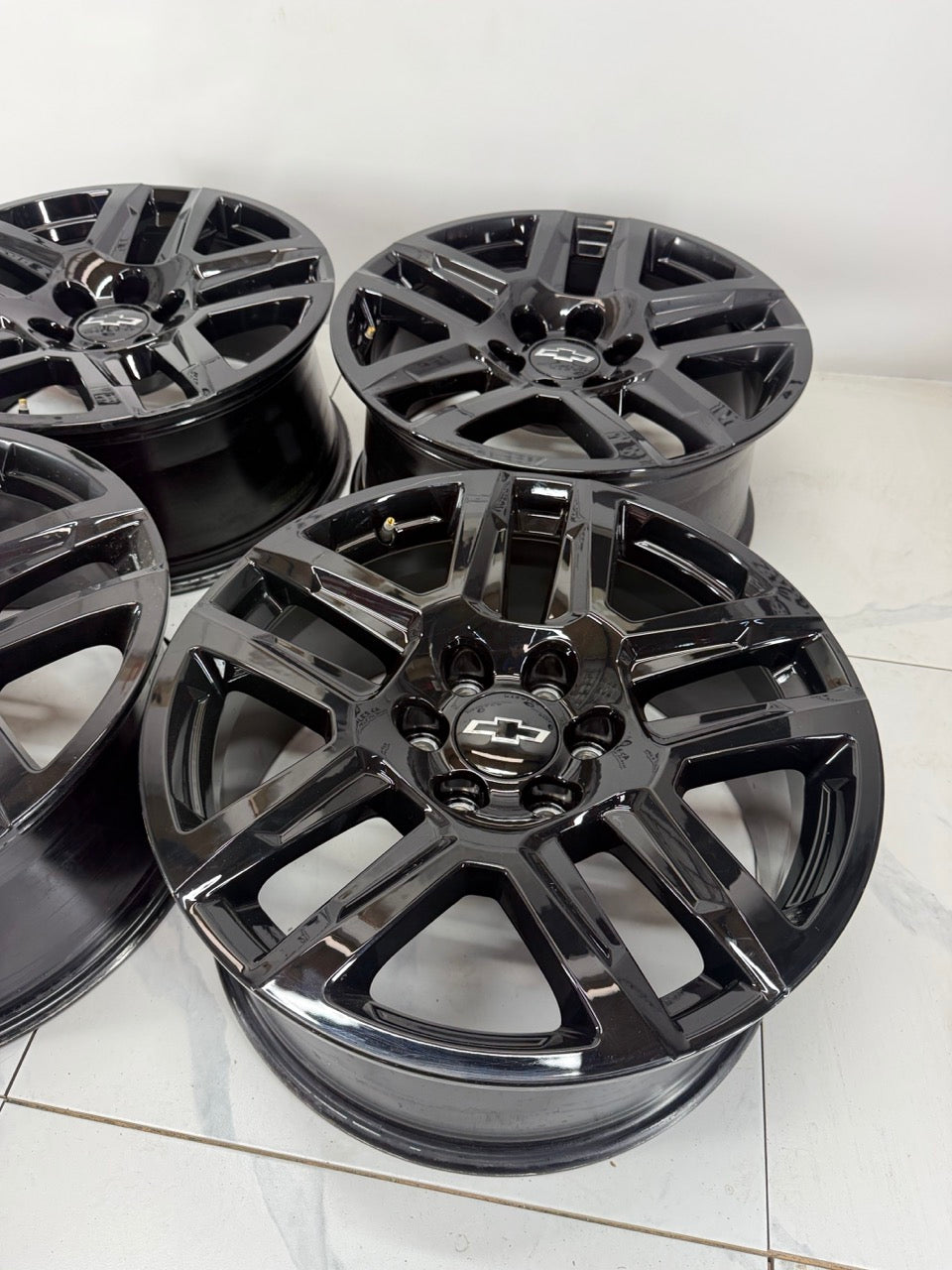 20x9 Chevy OEM Rims 6x139.7 (Ligh use) GMC Cadillac