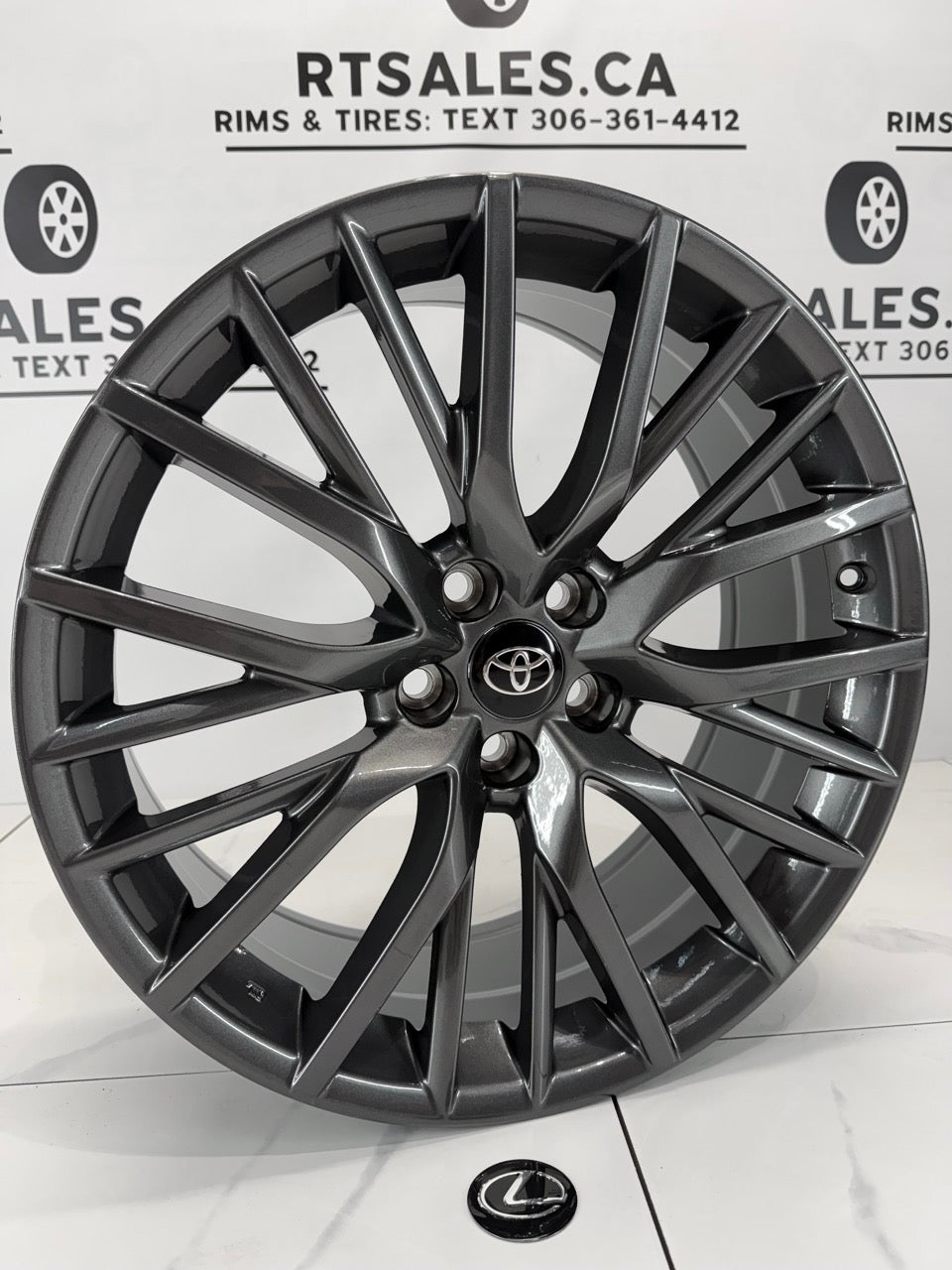18x8 Replica R224 Rims 5x114.3 Gloss Gunmetal