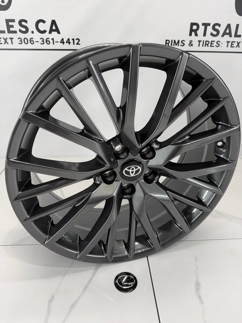 18x8 Replica R224 Rims 5x114.3 Gloss Gunmetal