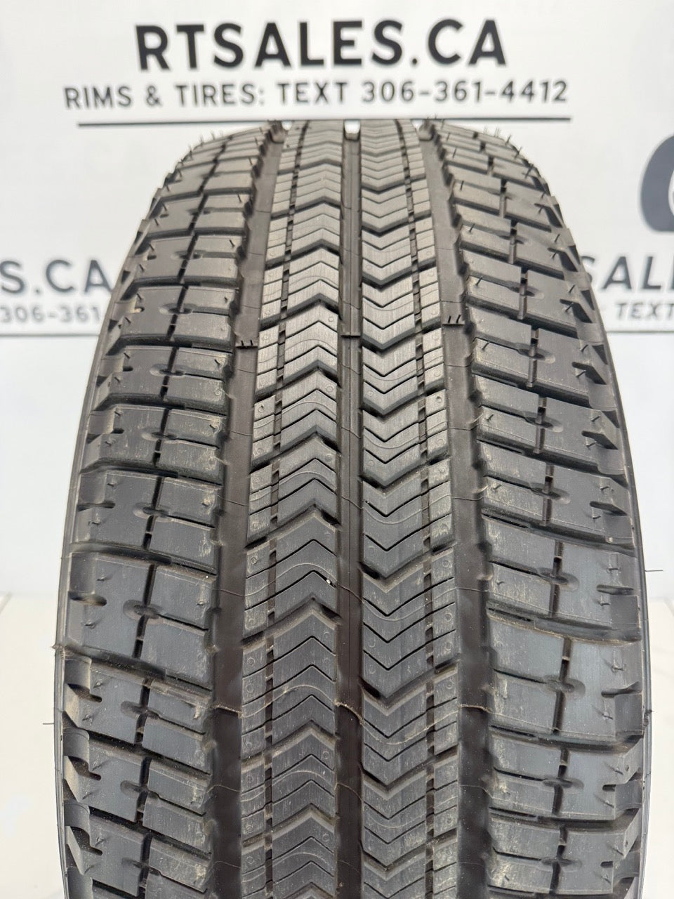 275/65/18 Michelin PRIMACY XC All Season Tires (Takeoffs)