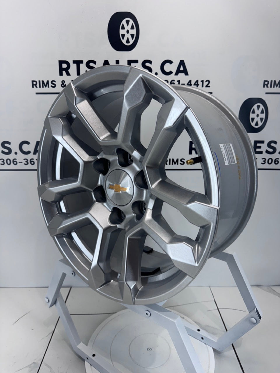 18x8.5 GM GMC CHEVY FACTORY OEM Rims 6x139.7 (Takeoffs)