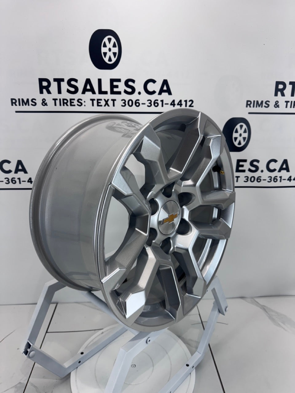 18x8.5 GM GMC CHEVY FACTORY OEM Rims 6x139.7 (Takeoffs)