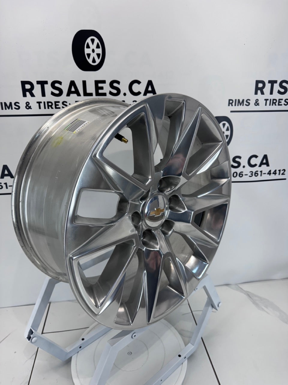 20x9 GM GMC CHEVY FACTORY OEM Rims 6x139.7 (Takeoffs)