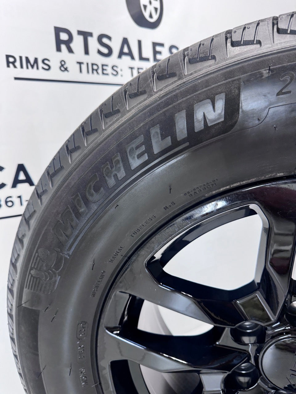 265/65/18 michelin tires 18x8.5 Rims 6x139 Chevy GMC 1500