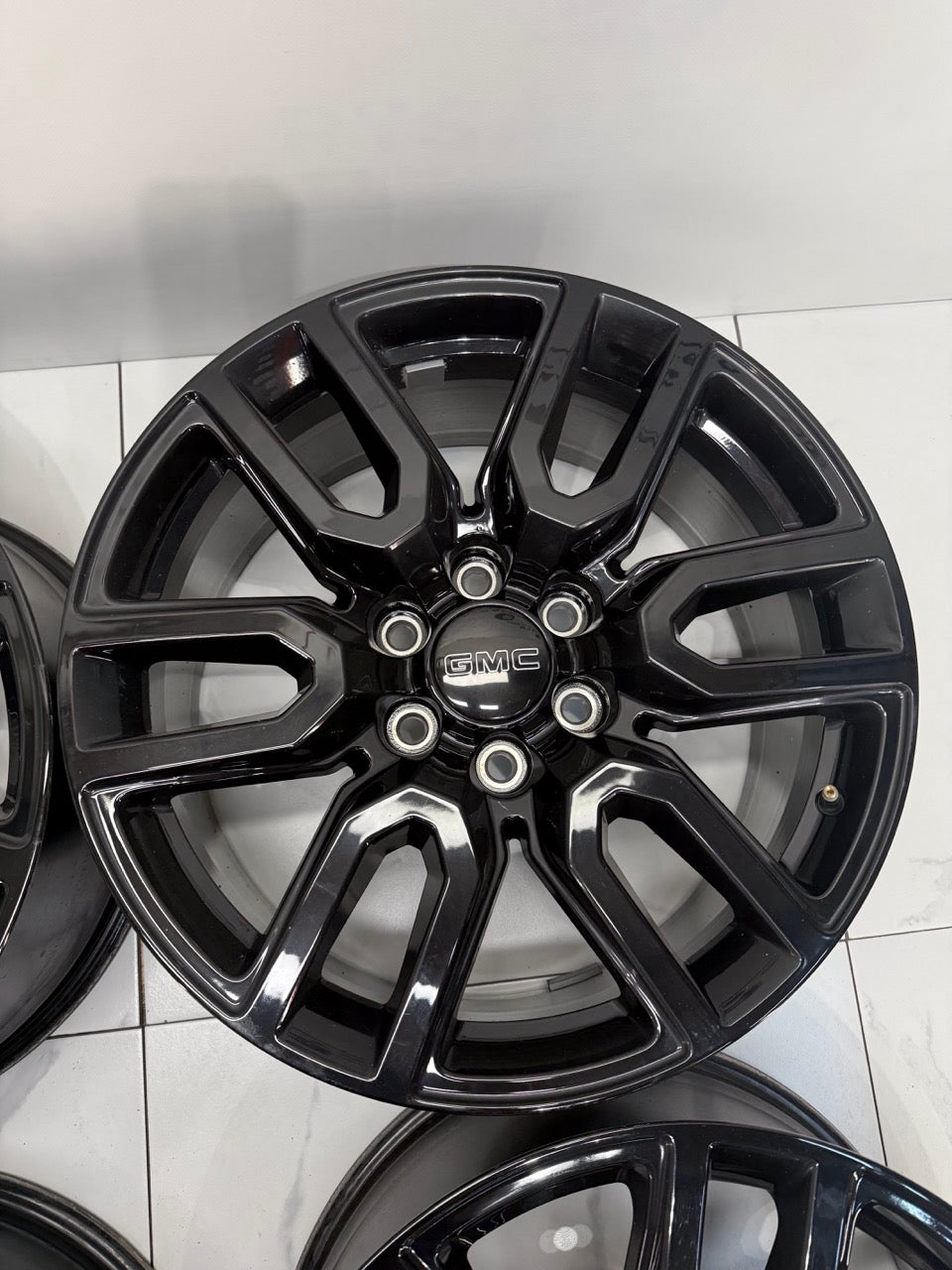 20x9 GMC AT4 OEM Rims 6x139.7 (Light use)