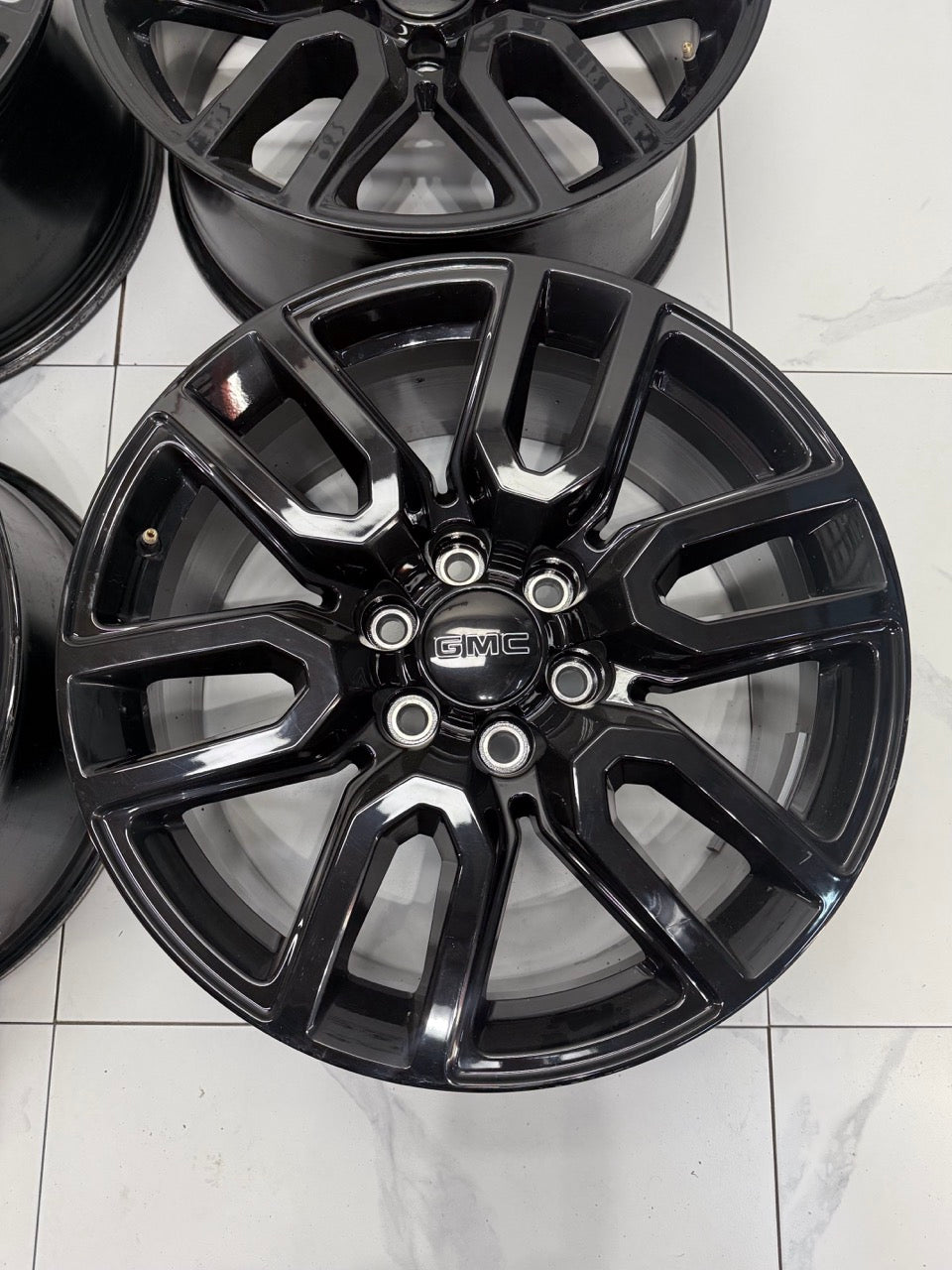 20x9 GMC AT4 OEM Rims 6x139.7 (Light use)