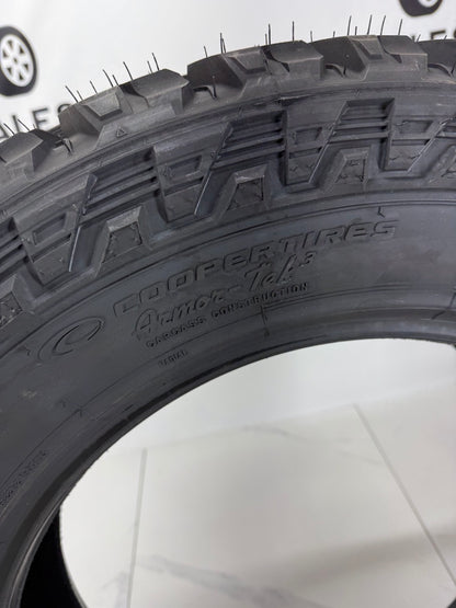 LT 35x12.5x20 Cooper ST MAXX All Season E