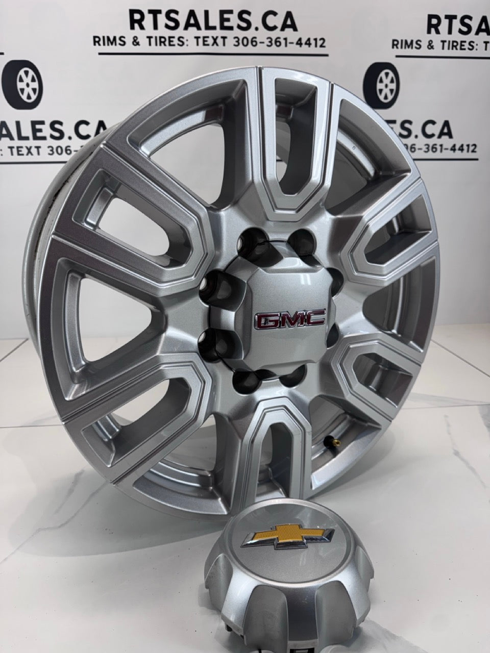 20x8.5 GMC OR Chevy CAPS 2500/3500 OEM Rims 8x180 (Takeoffs)
