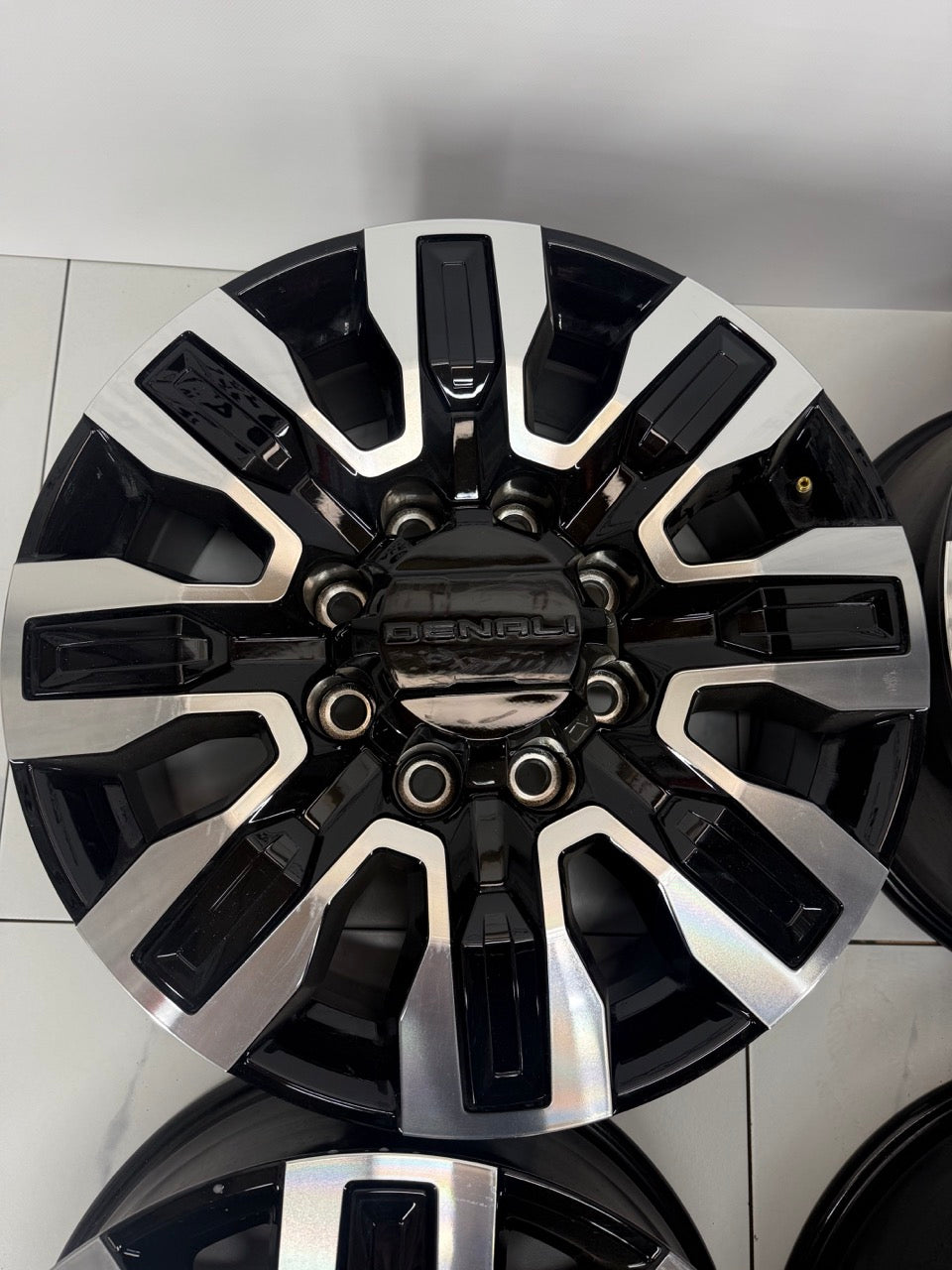 20x8.5 GMC 2500/3500 Denali Ultimate Rims 8x180 (Takeoffs)