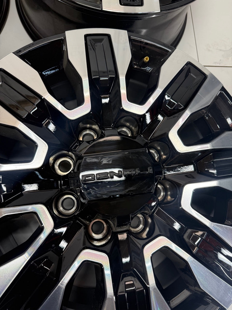 20x8.5 GMC 2500/3500 Denali Ultimate Rims 8x180 (Takeoffs)