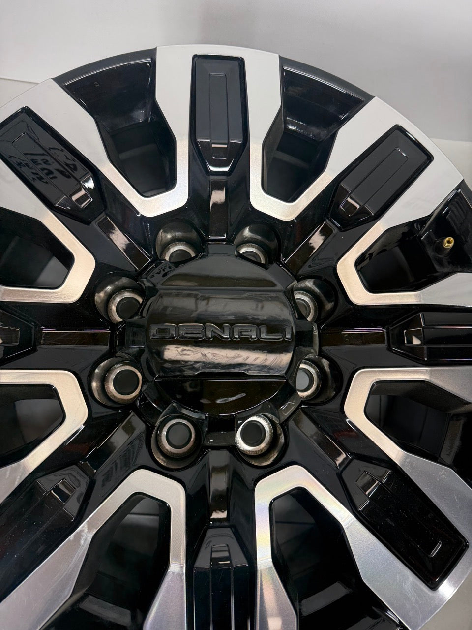 20x8.5 GMC 2500/3500 Denali Ultimate Rims 8x180 (Takeoffs)