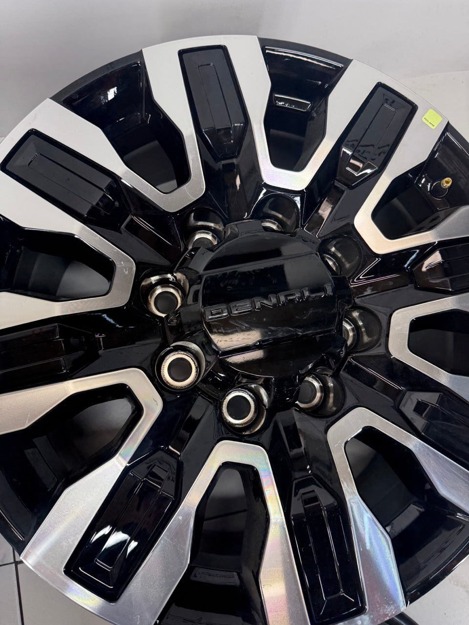 20x8.5 GMC 2500/3500 Denali Ultimate Rims 8x180 (Takeoffs)