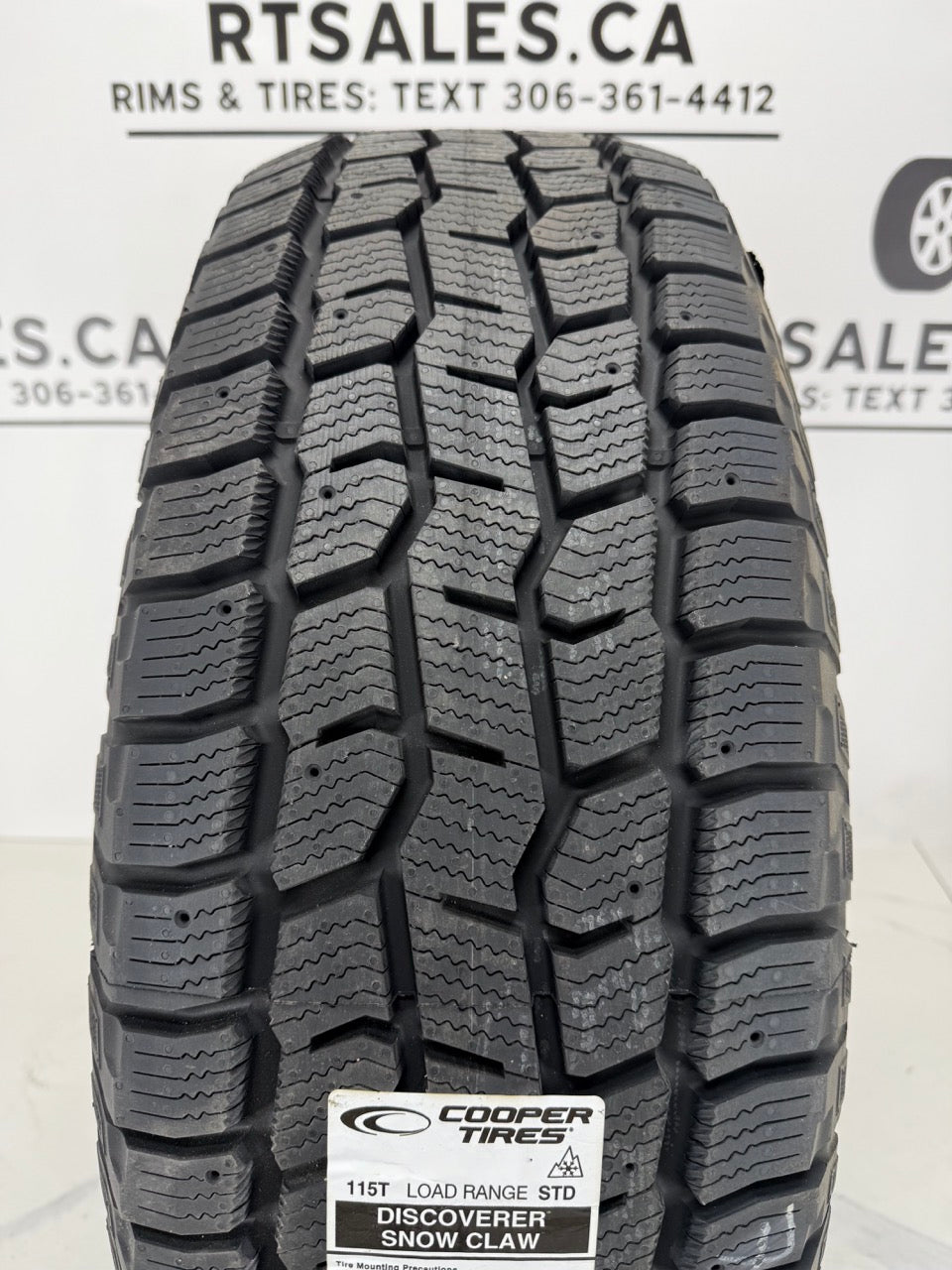 275/55/20 Cooper DISCOVERER SNOW CLAW XL Studdable Winter Tires