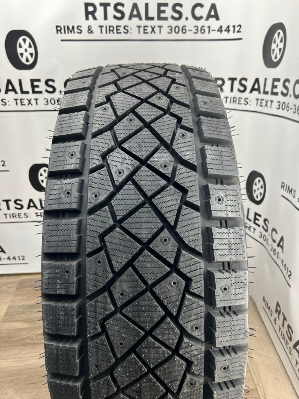 35x12.5x17 Predator NEW MUTANT ICE E Studdable Winter Tires