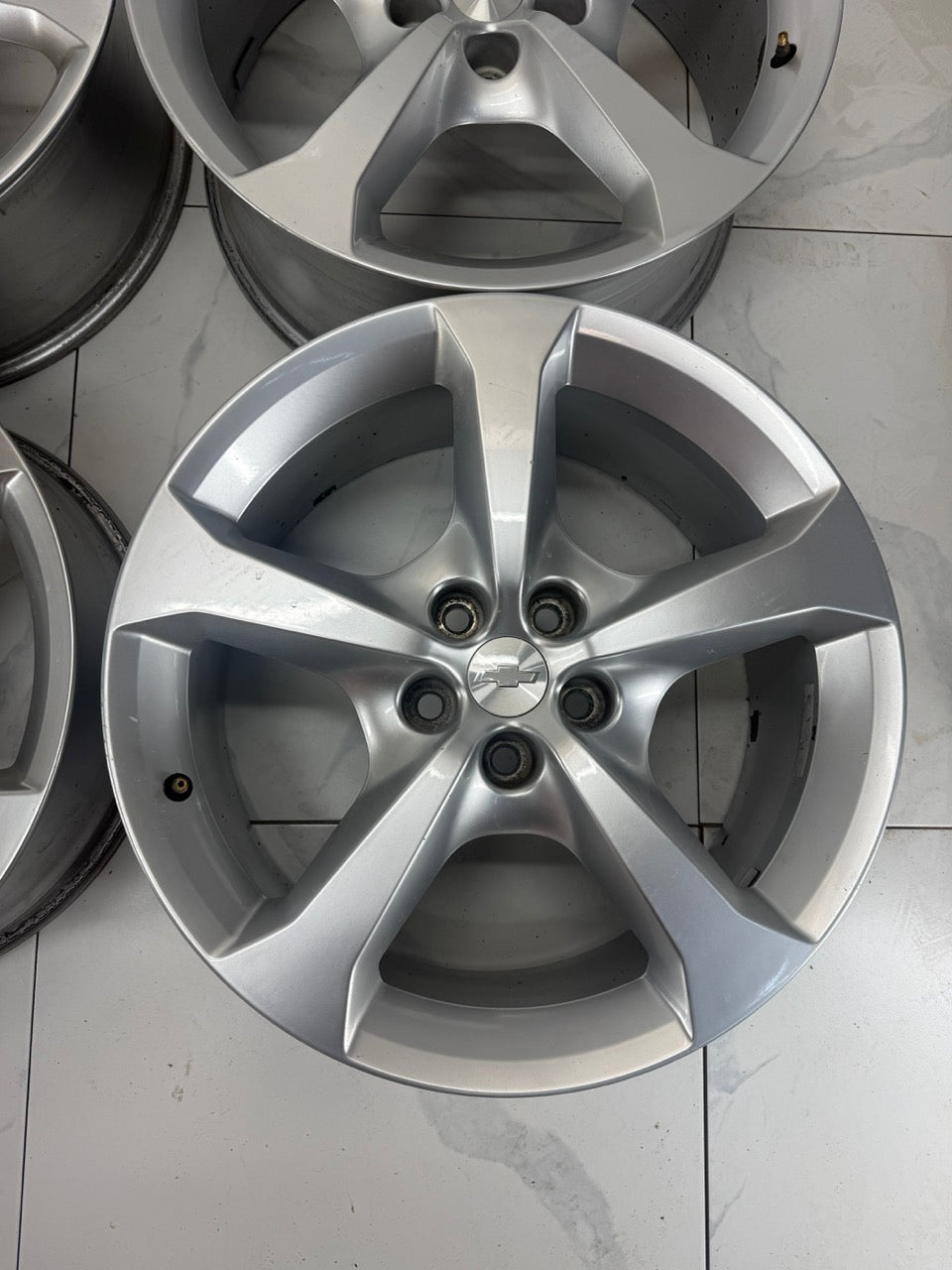 Camaro SS wheel face closeup