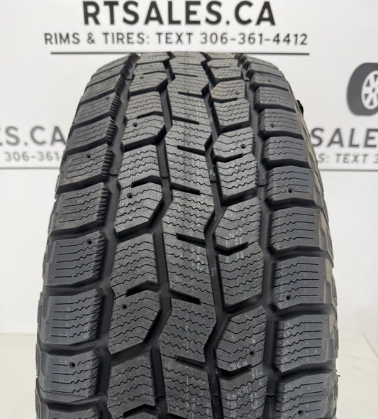 Cooper Discoverer Snow Claw winter tire tread