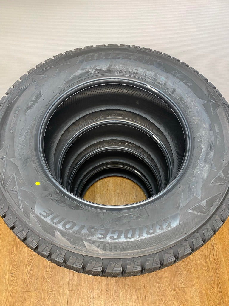 275/65/18 Bridgestone Blizzak DM-V2 Winter tires
